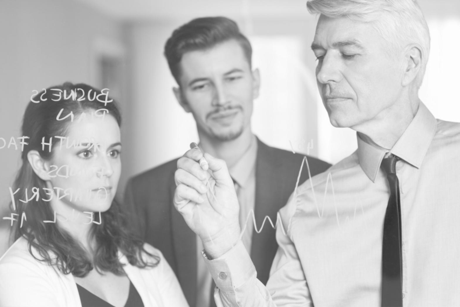 Komplexe Finanzmodelle und Analysecharts zeigen verschiedene Messverfahren